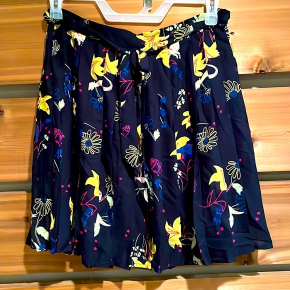 ModCloth pleated Dino floral skirt - Picture 1 of 5
